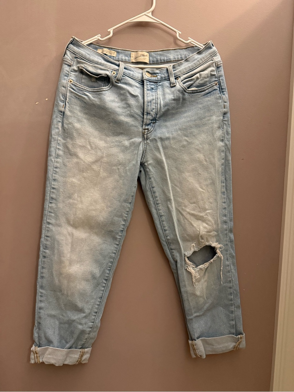 Universal Thread Light Blue Boyfriend Jeans with Distressed Knee